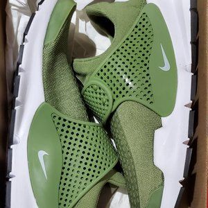 Nike Sock Dart "Palm Green" Size 11